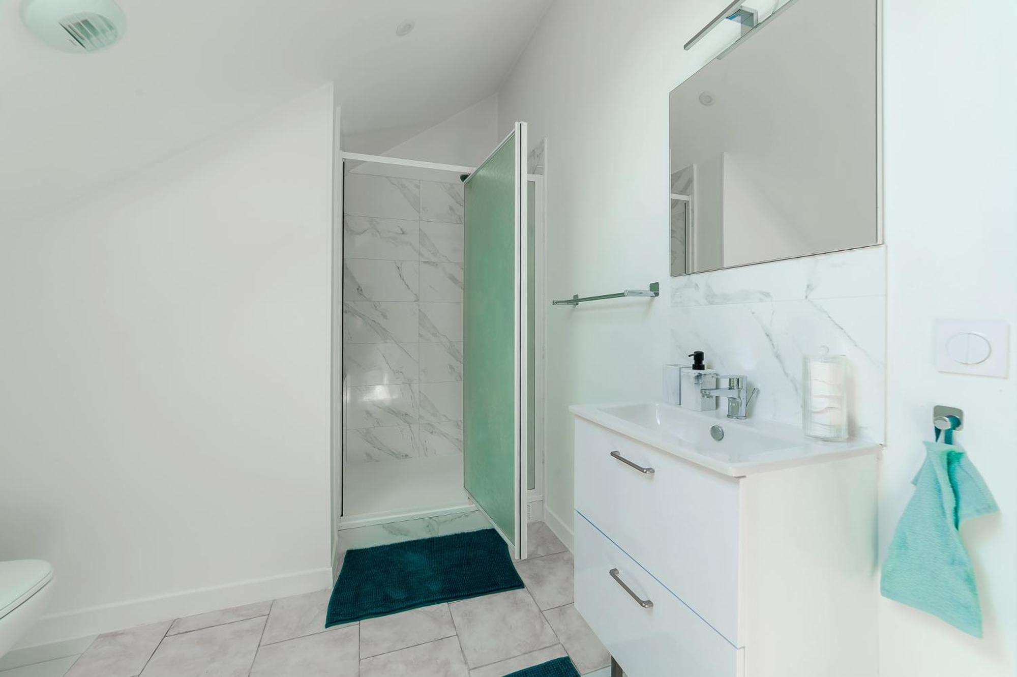 Cosy Modern Apartment - 1 Minute Walk From Train Station Creil Exterior photo